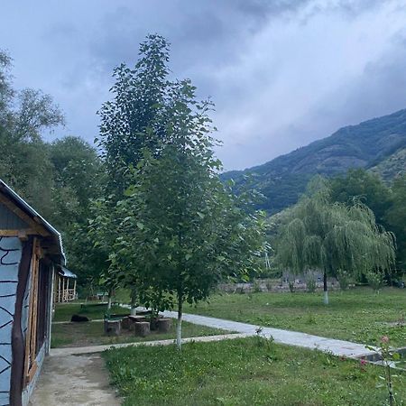 Basuta Guesthouse Kapan Esterno foto
