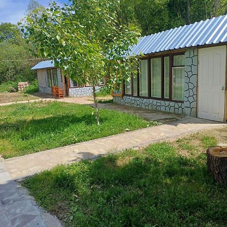 Basuta Guesthouse Kapan Esterno foto