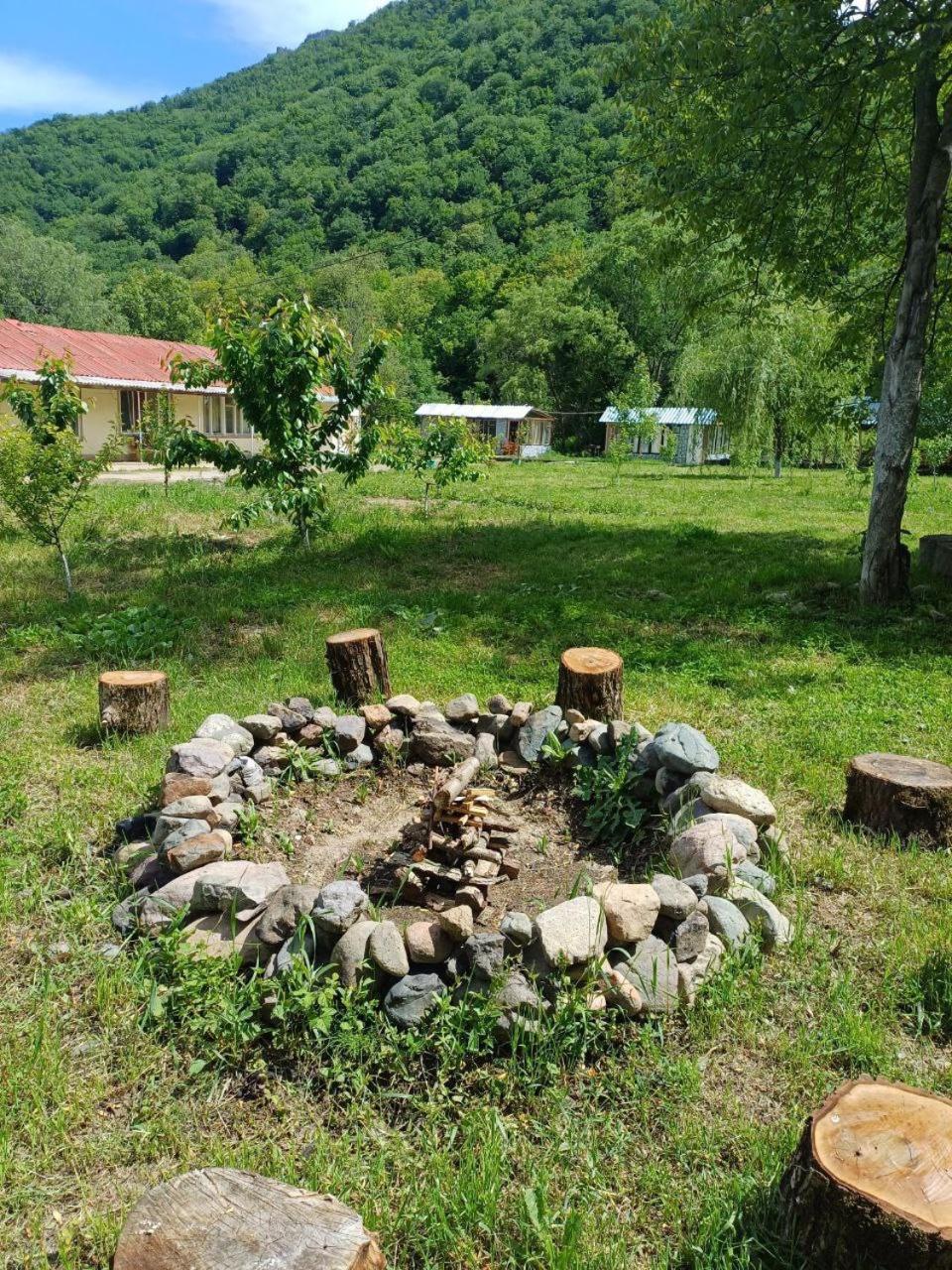 Basuta Guesthouse Kapan Esterno foto