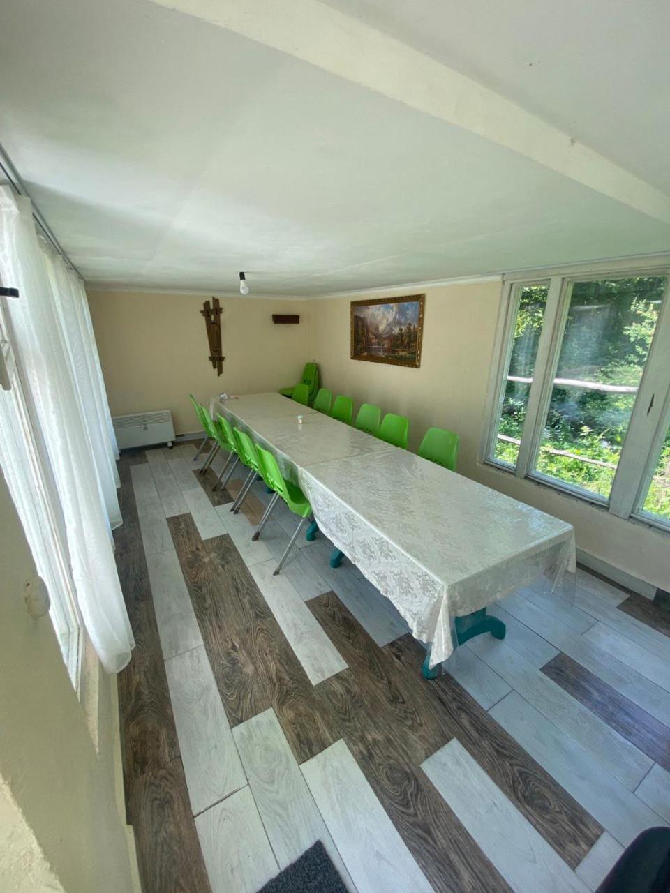 Basuta Guesthouse Kapan Esterno foto