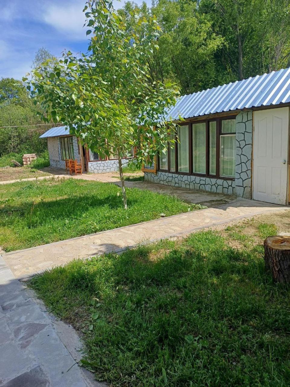 Basuta Guesthouse Kapan Esterno foto